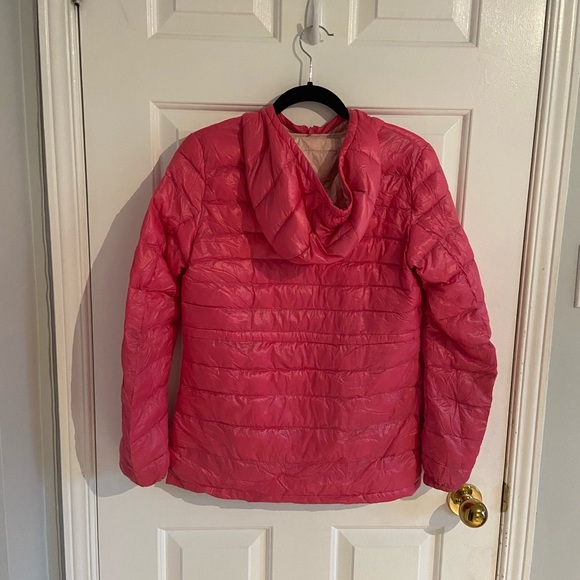 Uniqlo ultra light down puffer jacket with hood - Picture 2 of 6